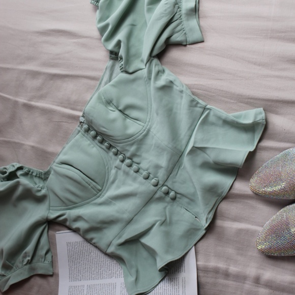 🚨//The Penelope// Sage ruffle crop top - Picture 7 of 8